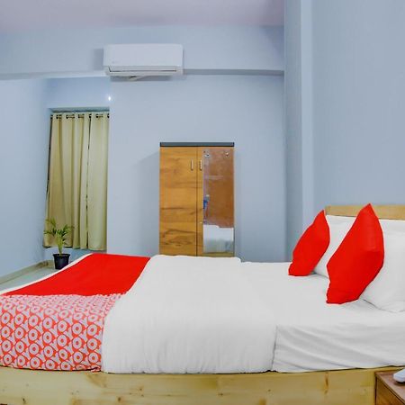 Oyo 75173 Hotel Regency Surat Exterior photo