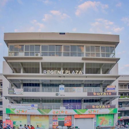 Oyo 75173 Hotel Regency Surat Exterior photo