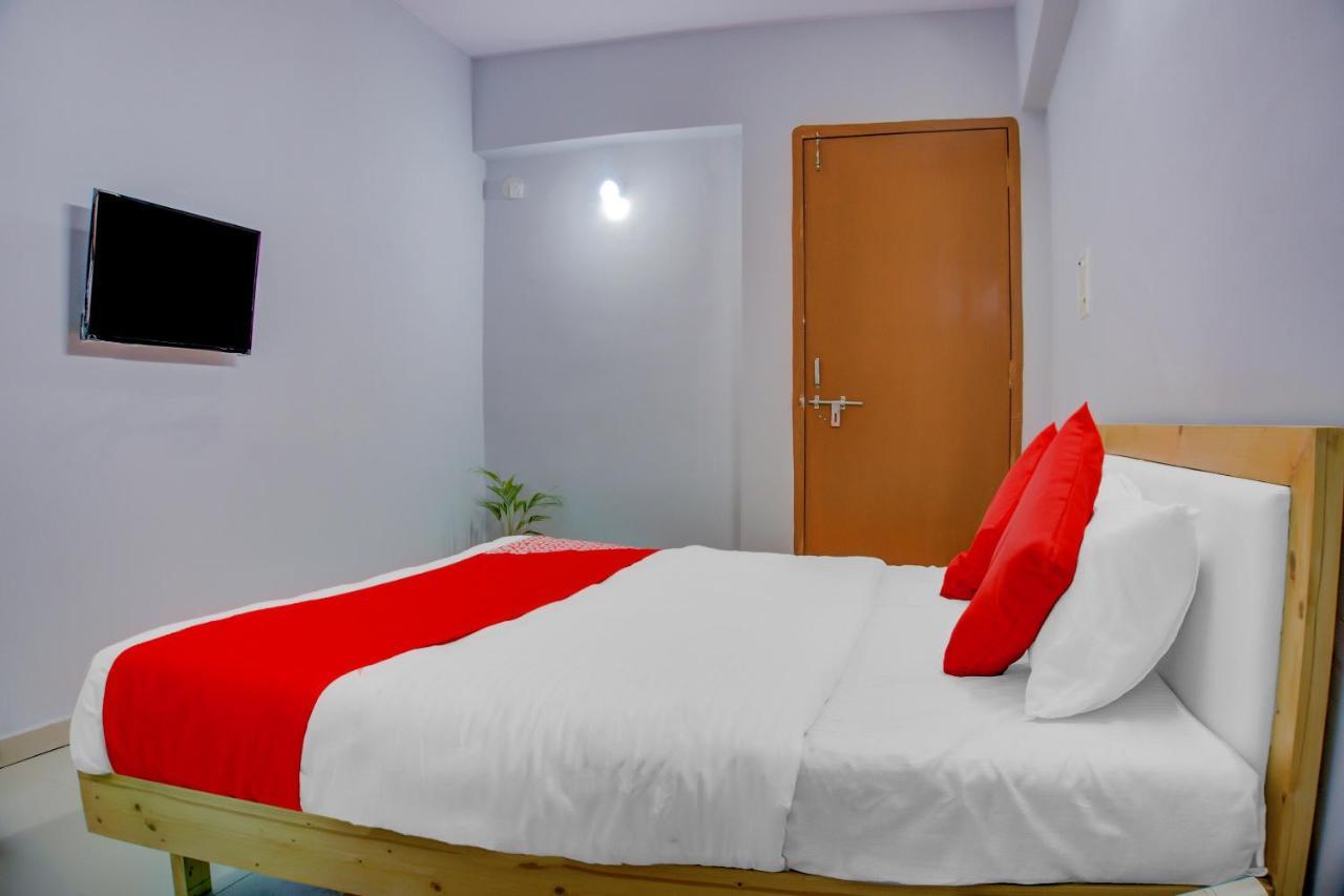Oyo 75173 Hotel Regency Surat Exterior photo