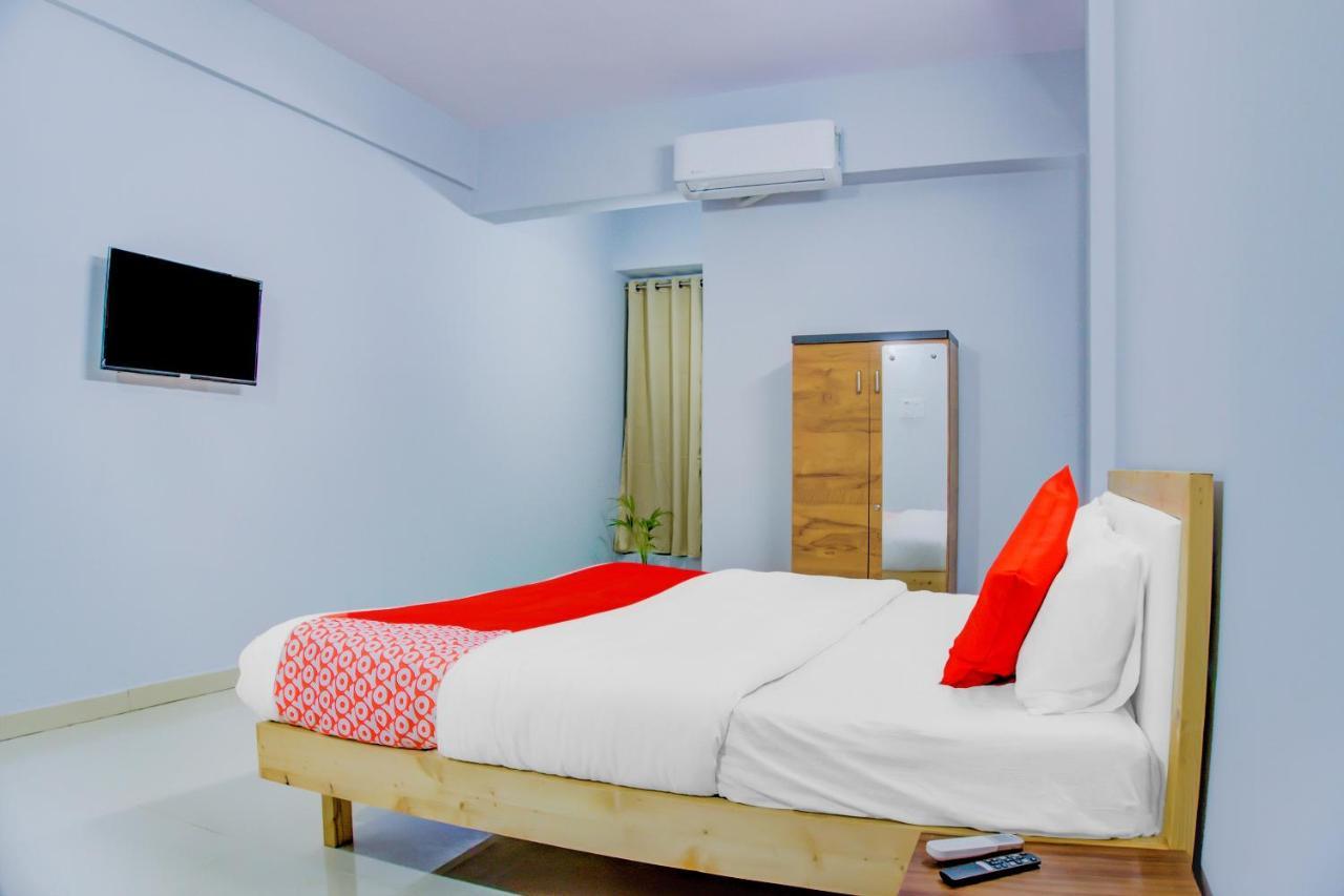 Oyo 75173 Hotel Regency Surat Exterior photo